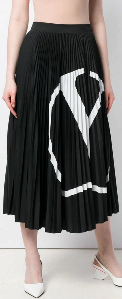 V-Logo Pleated Skirt